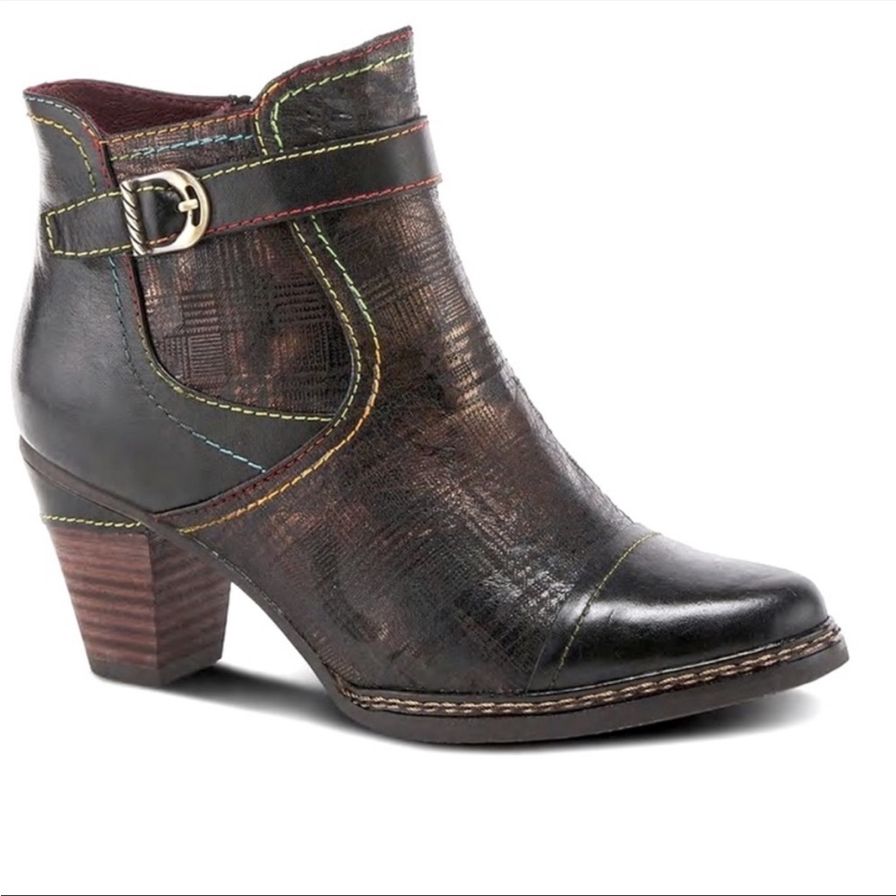 L’artiste Spring Step Captivate Leather Ankle Bootie